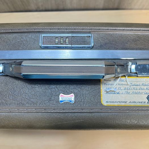 American Tourister Vintage Hard Shell Suitcase Brown - 90s - Vintage NO KEY Prop