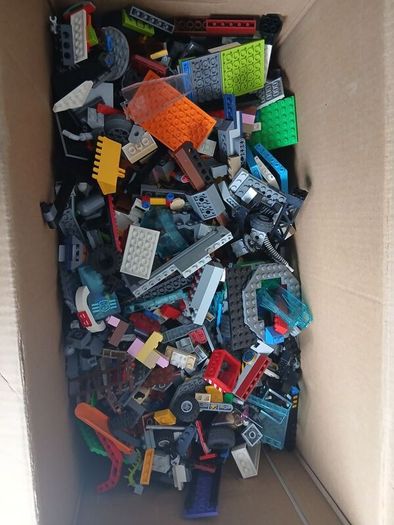 9kg of lego