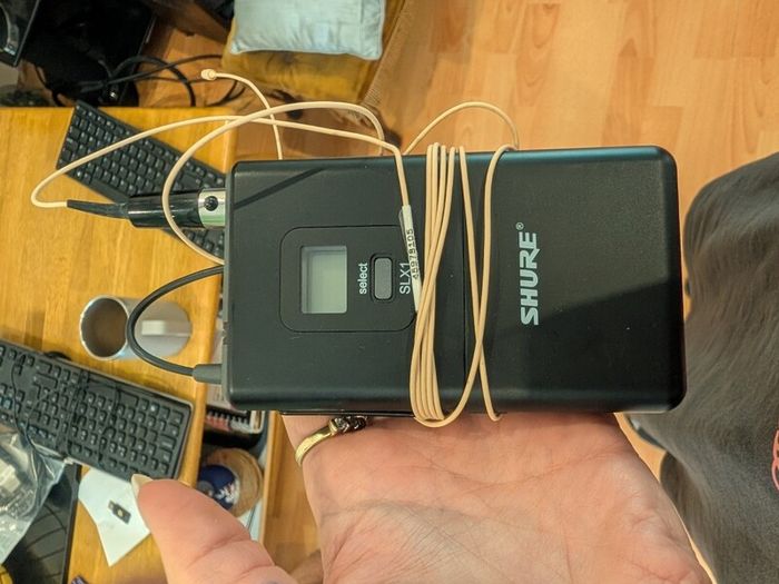 Shure SLX1  Wireless Bodypack Transmitter