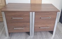 2 bedside lockers