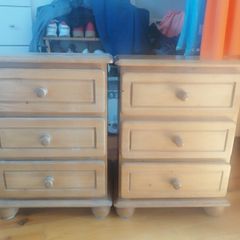 Pine Bedside 3 drawer