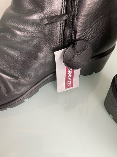 BNWT Leather Boots, Size 4