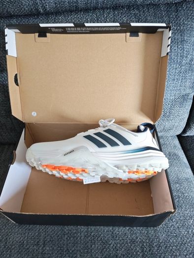 golf shoes