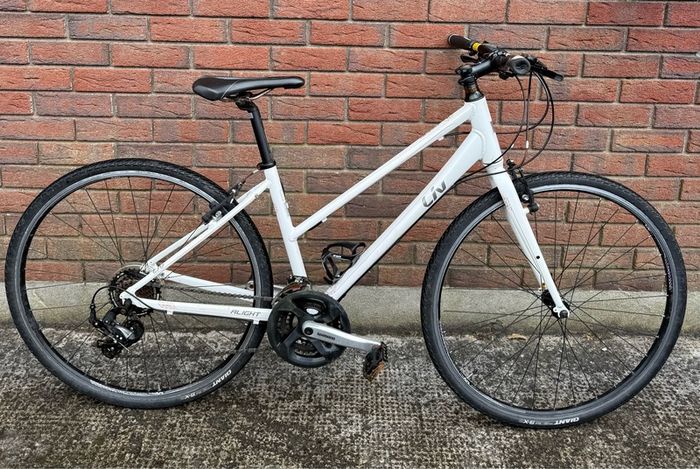 Giant Liv Alight 3 Hybrid Bike