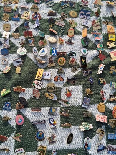 900 Vintage Enamel Pin Badges(rrp 1800-2500 euro)