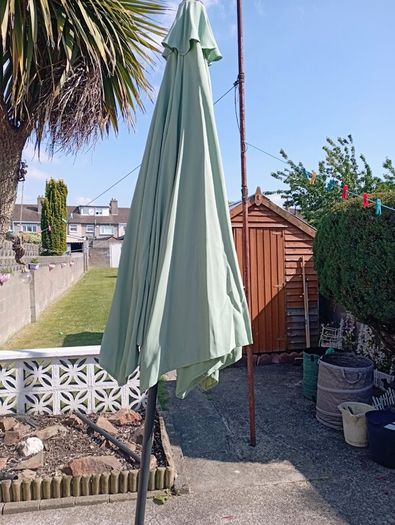 2 metre parasol plus base