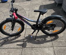 Girls 20 inch bike barely used