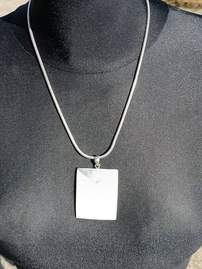 Stunning Sterling Silver Natural Shell Pendant Set.
