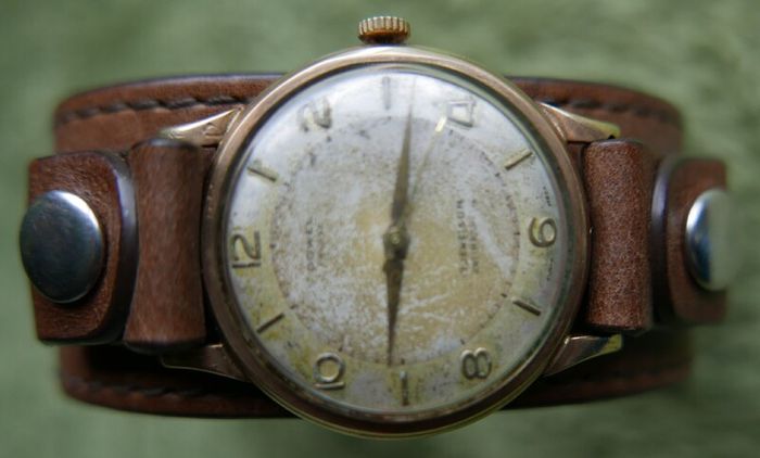Vintage 1923 Dowel Deluxe 9ct Solid Gold Gents Wrist Watch - 17 jewels Antimagnetic Swiss Made(engraved Esso 1923) in working order