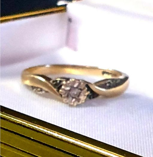 Vintage Hallmarked 9ct Gold Diamond Ring
