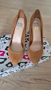 Tan Shoes Miss KG