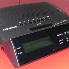 Grundig electronic digital clock radio