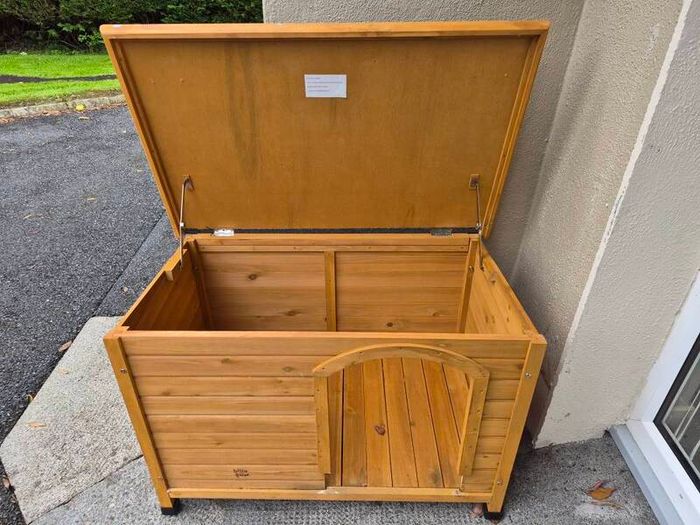 dog kennel