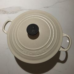 Le creuset 22cm dutch oven