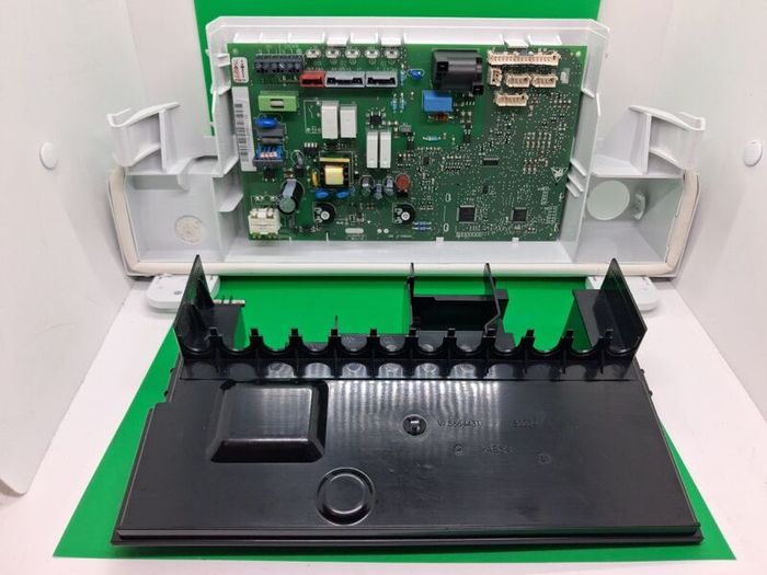 Postage - Viessmann PCB Vitodens 100W Boiler Control Board 7841748