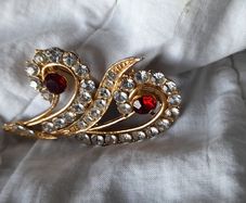 Absolutely Beautiful Vintage Brooch