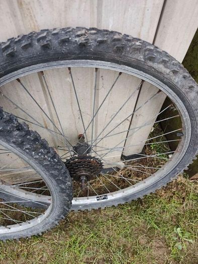 26"f front& rear wheels need tires!