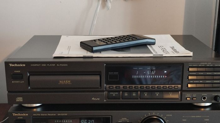 TECHNICS SL-PG420A, CD Player. Cleaned.Like New. Remote