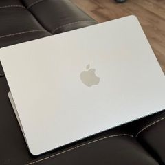 MacBook  Air M3 13.6 inch