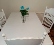 Kitchen table and 4 matching chairs