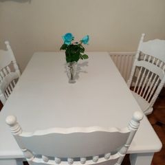 Kitchen table and 4 matching chairs