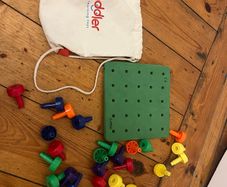 Tuddler 30pc peg board set