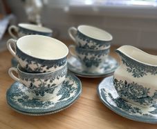 Vintage cup set