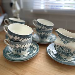 Vintage cup set