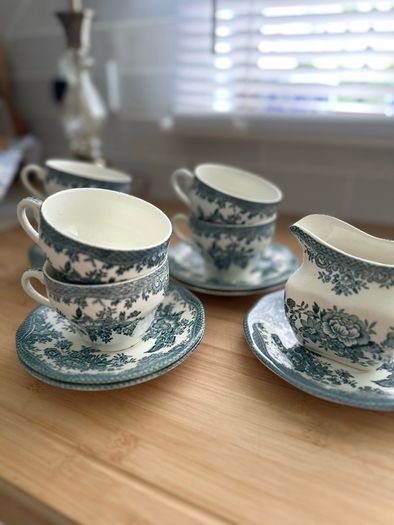 Vintage cup set