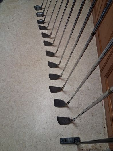 Golf Clubs. Complete Set Of Mens Right Handed Golf Clubs. Collect In Malahide Or Receive Via Registered Post.