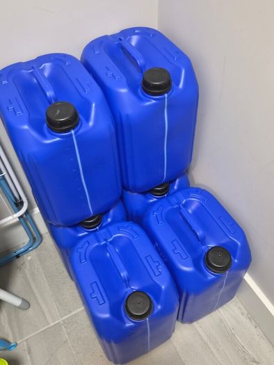 Water containers x 6