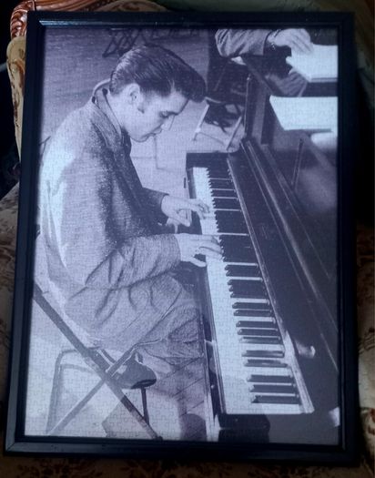 Vintage framed 1980s Jigsaws of two Legends James Dean and Elvis Presley  in very good condition made and framed great!