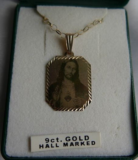 Vintage 9ct Yellow Gold 10Ct 417 Pendant and 9Ct 375 Necklace Sacred Heart Jesus Christ Pendant Necklace, Catholic Jewelry Gift, Religious Gift 4.4g