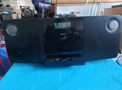 Philips Micro System, Model DCM276-05, Radio, CD, IPOD, and MP3, in very good condition