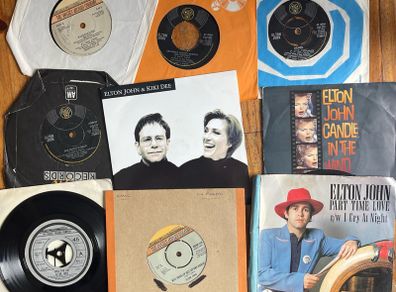 Elton John vinyl record singles 4 euros each