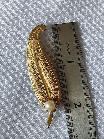 Vintage D or brooch