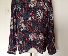 Navy blue floral blouse Size M Uk 12 includes postage