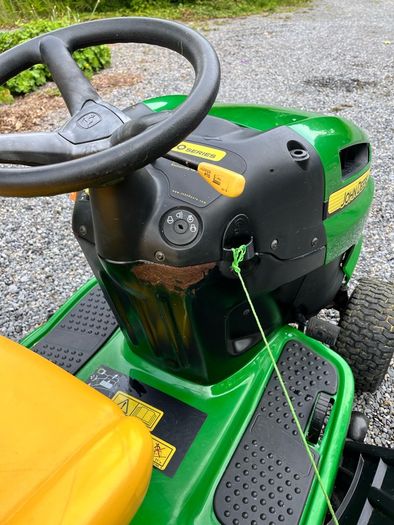 John Deere Lawn Teactor Ride on Mower