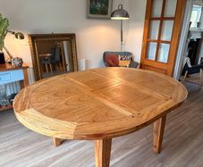Kitchen/ Dinner table