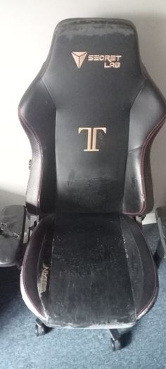 Secretlab Titan Gaming Chair Black Leather + Leather Repair Kit Included