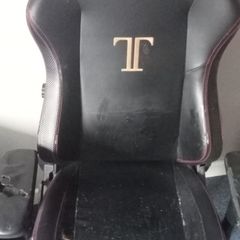 Secretlab Titan Gaming Chair Black Leather + Leather Repair Kit Included
