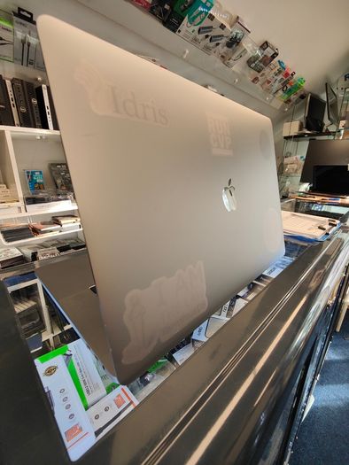 Apple MacBook Pro 15" A1990 2019 - Intel i7 16GB 500GB UHD Graphics 630 macOS Sequoia (New Battery, Cycle: 1)