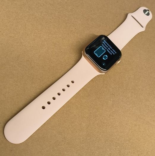 Apple Watch SE GPS - 40mm Gold Aluminium Case with Pink Sand Sport Band, Little Use/ Excellent