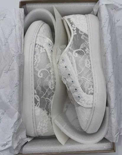 shoes sneakers