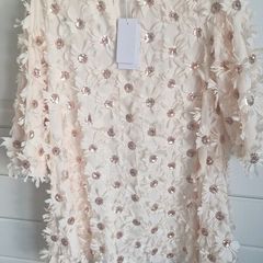 Absolutely stunning yas dress.