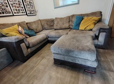 Corner suite