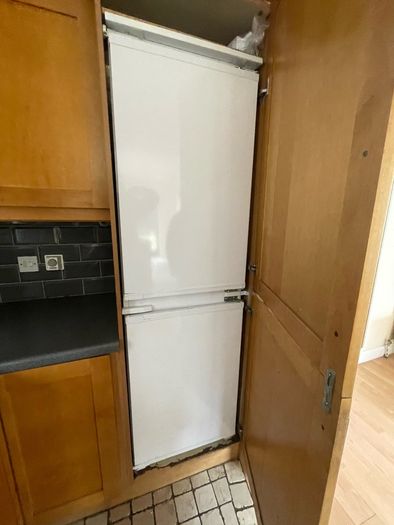 frost free integrated fridge freezer