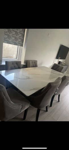 Dining table & chairs