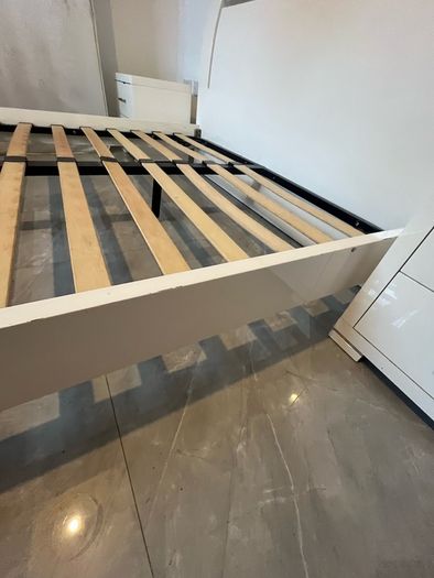 double bed 5ft plus 2 lockers