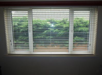 Venetian blinds x2
